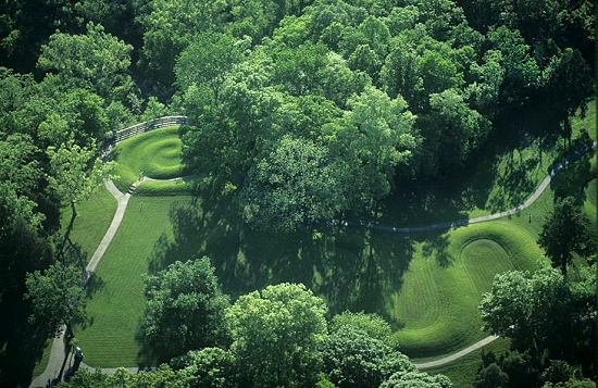 Effigy Mounds Wisconsin on Serpent Mound World S Largest Serpent Effigy Dated Between 1000